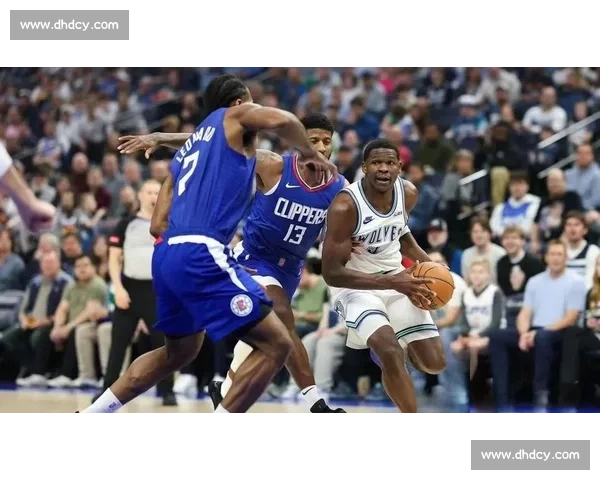 NBA新赛季精彩纷呈 强队争锋激烈角逐 球星风采绽放成焦点